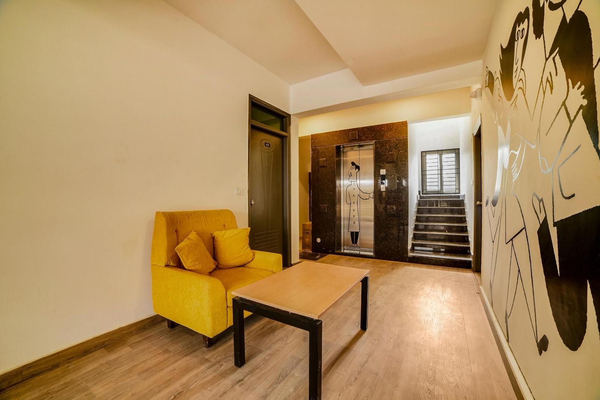 Townhouse Sarvar Hospitality Near Ascendas Park Square Mall 벵갈루루 외부 사진
