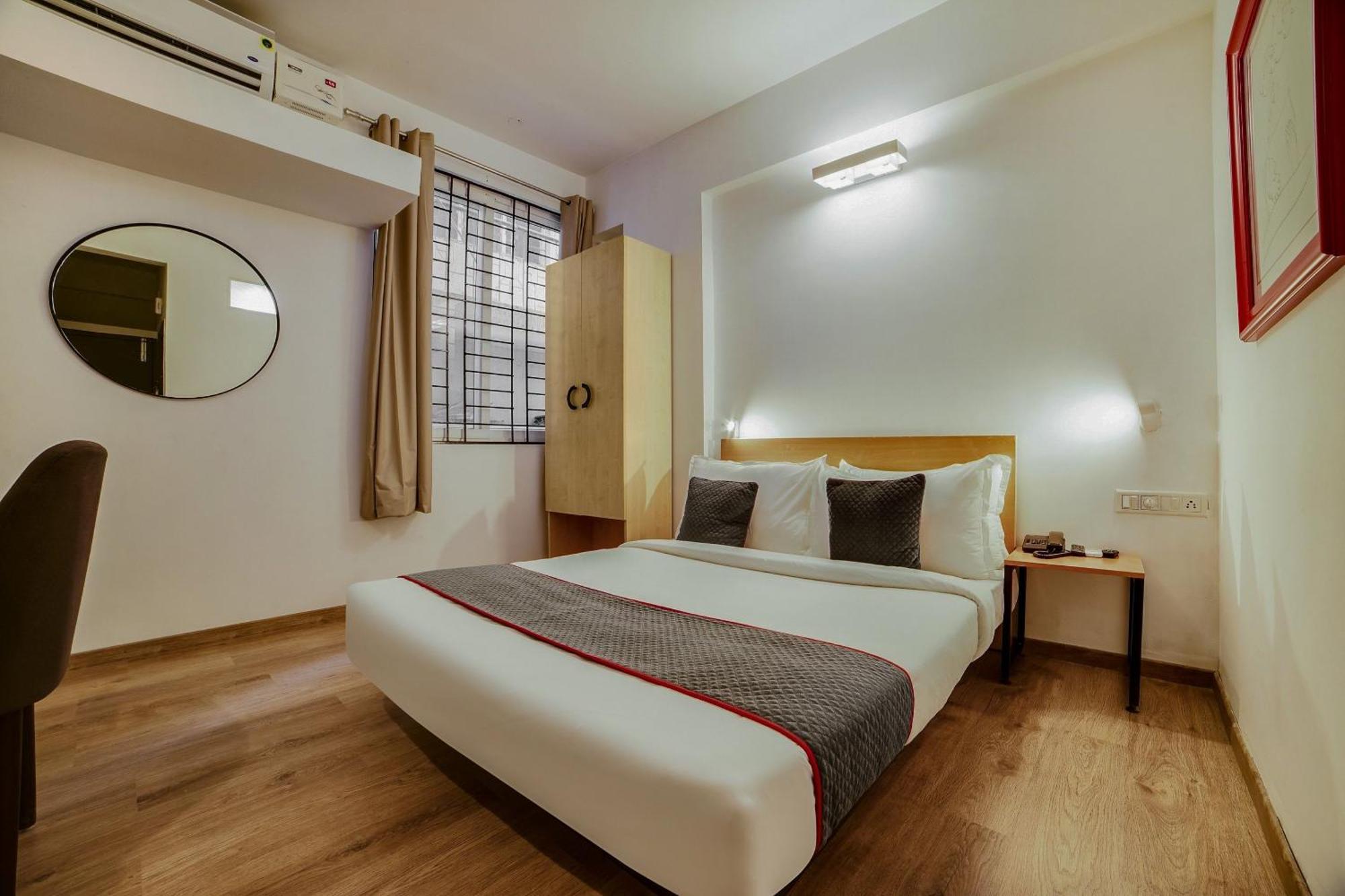 Townhouse Sarvar Hospitality Near Ascendas Park Square Mall 벵갈루루 외부 사진