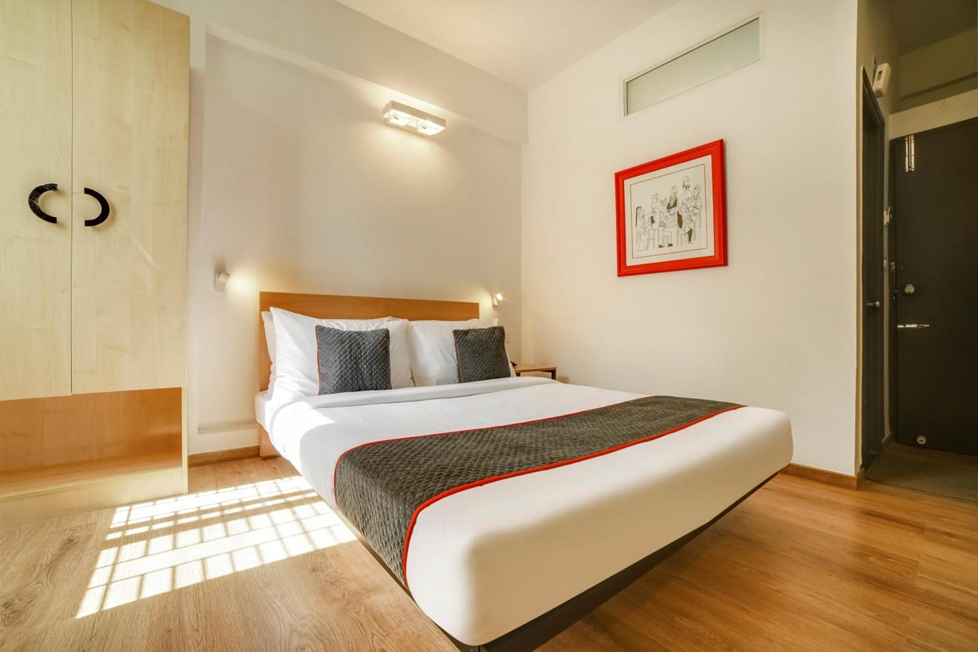 Townhouse Sarvar Hospitality Near Ascendas Park Square Mall 벵갈루루 외부 사진