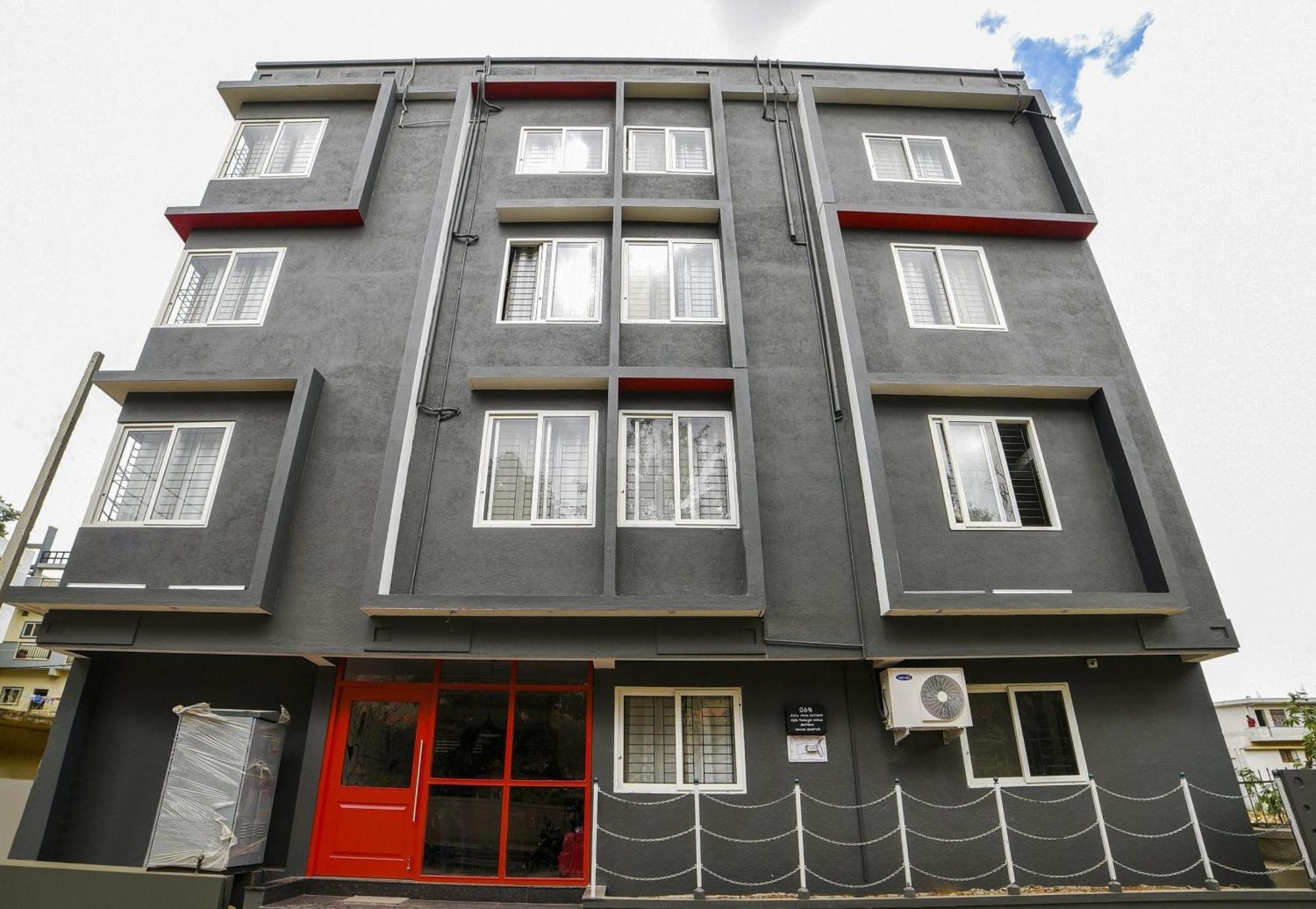 Townhouse Sarvar Hospitality Near Ascendas Park Square Mall 벵갈루루 외부 사진