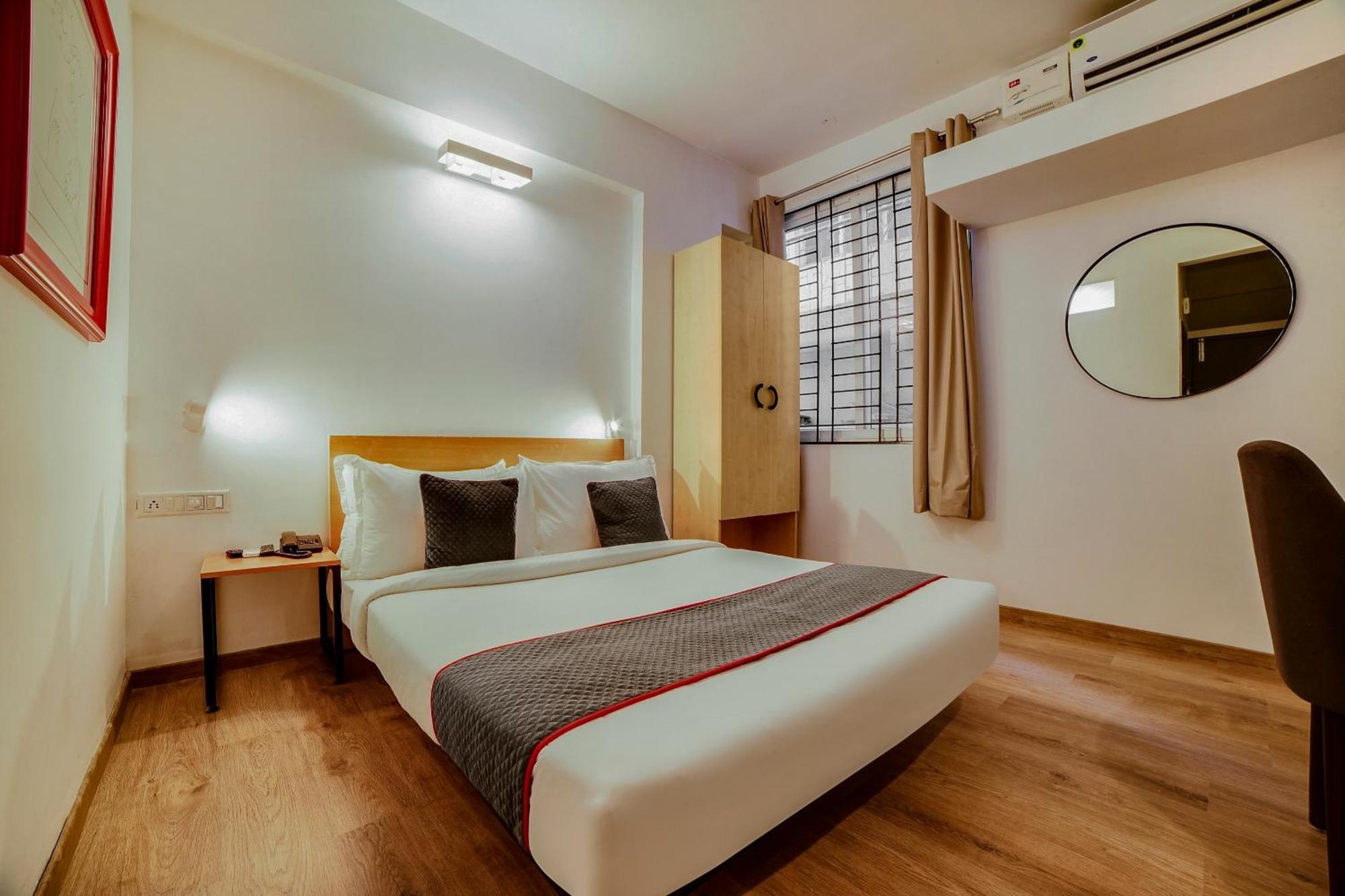 Townhouse Sarvar Hospitality Near Ascendas Park Square Mall 벵갈루루 외부 사진