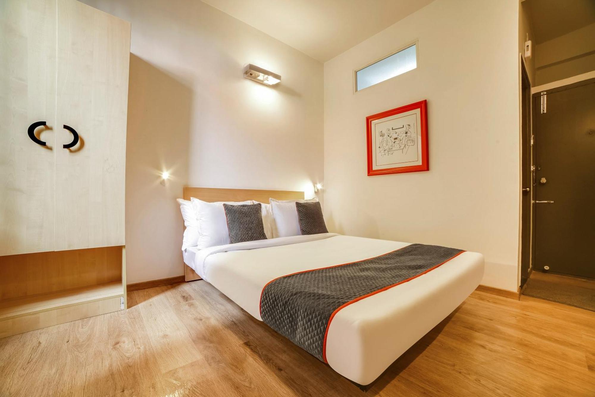 Townhouse Sarvar Hospitality Near Ascendas Park Square Mall 벵갈루루 외부 사진